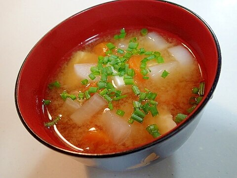 液味噌で　大根と人参と豆腐のお味噌汁